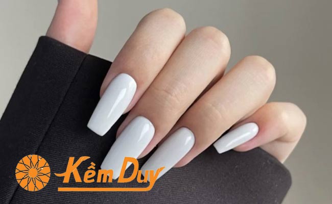Cách chọn sơn móng tay màu trắng Cách chọn sơn móng tay màu trắng