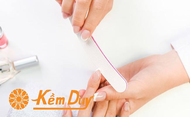 Không dũa móng theo 2 chiều Không dũa móng theo 2 chiều