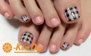 Sơn móng chân màu đẹp cho da trung tính